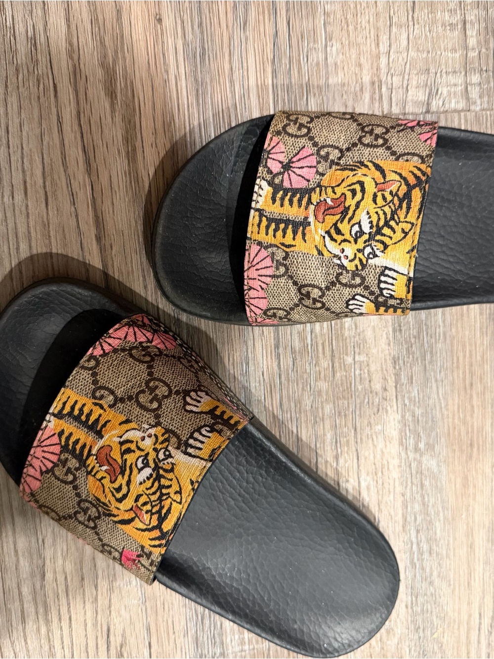 Gucci Black Embossed Logo Rubber Slide